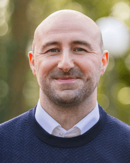 Daniel Ennis headshot